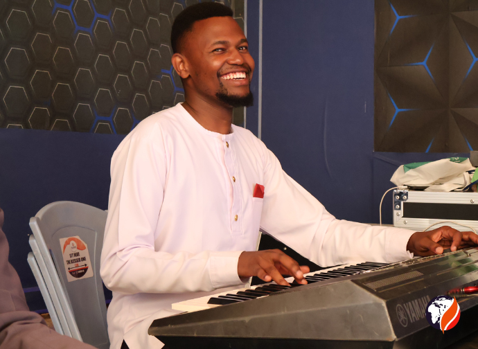 Keyboardist Ken